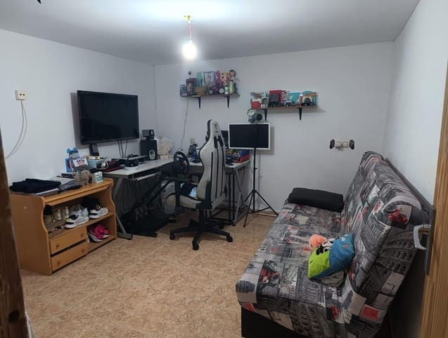 5 bedroom Villa for sale in Los Llanos, Albacete city with garage - € 135,000 (Ref: 9723686)