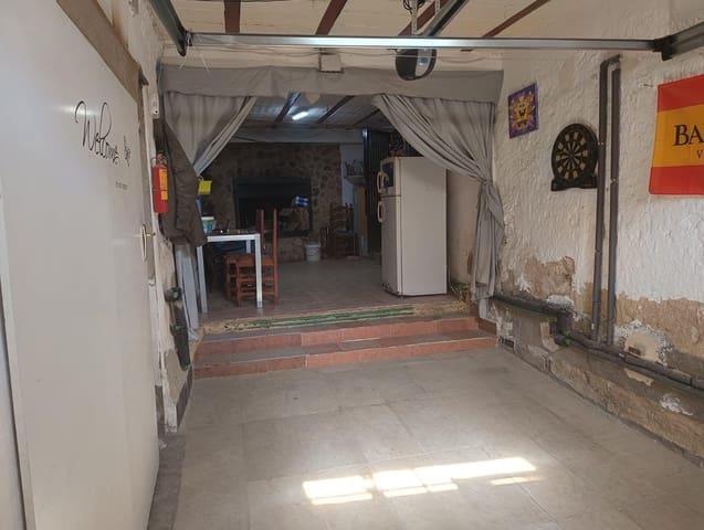 5 bedroom Villa for sale in Los Llanos, Albacete city with garage - € 135,000 (Ref: 9723686)