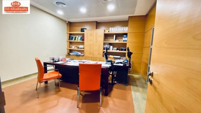 Commercial for sale in Feria, Albacete city with garage - € 600,000 (Ref: 9723687)