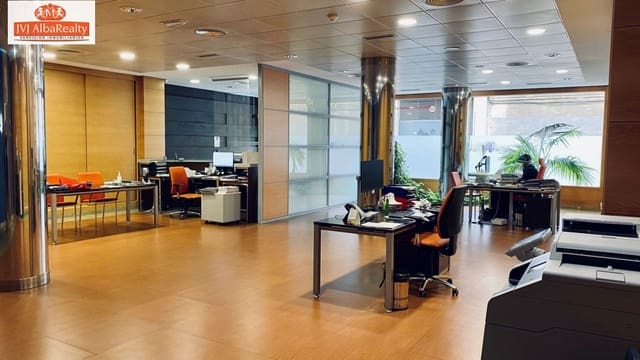 Commercial for sale in Feria, Albacete city with garage - € 600,000 (Ref: 9723687)