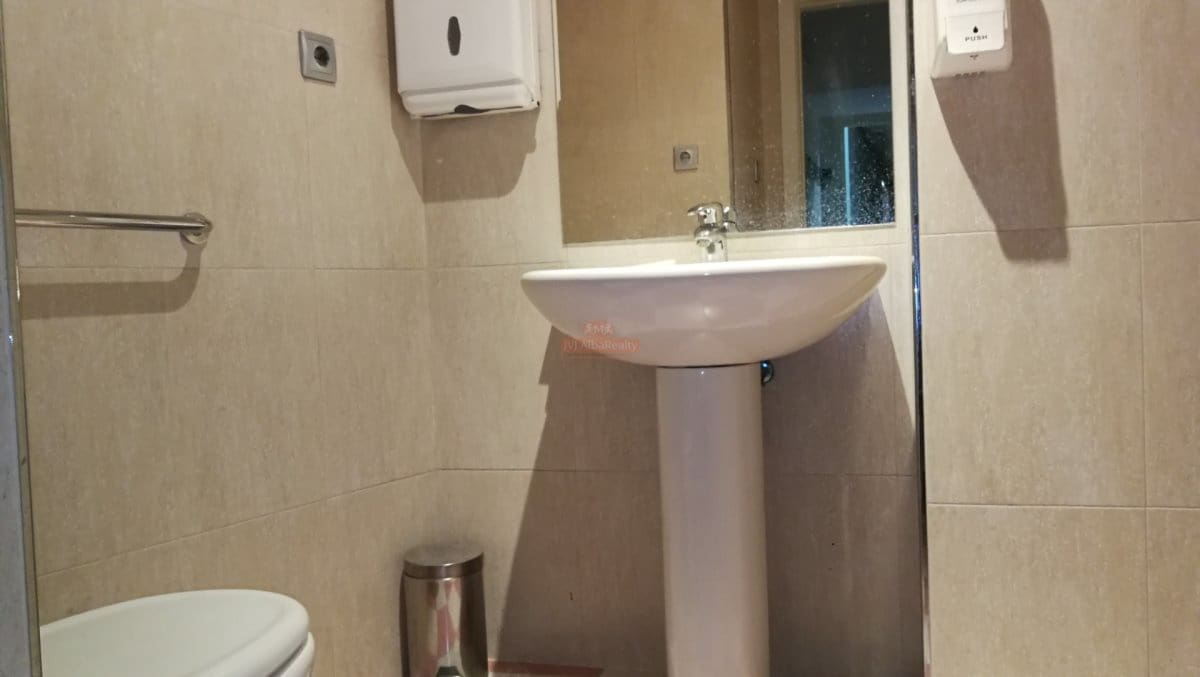 1 bedroom Commercial for sale in Albacete city - € 190,000 (Ref: 9723689)