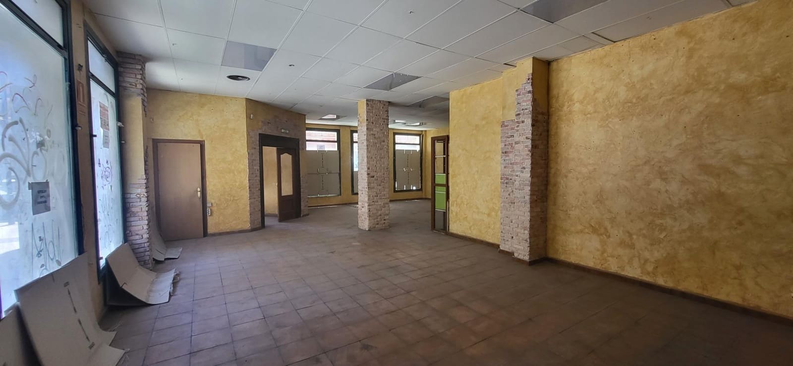 Commercial for sale in Albacete city - € 143,000 (Ref: 9723694)