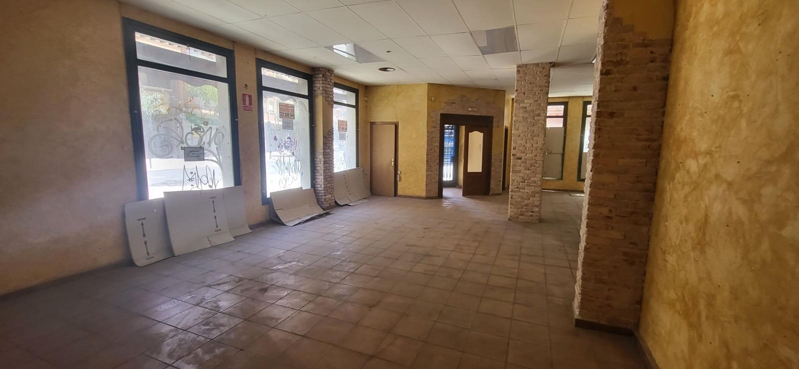 Commercial for sale in Albacete city - € 143,000 (Ref: 9723694)