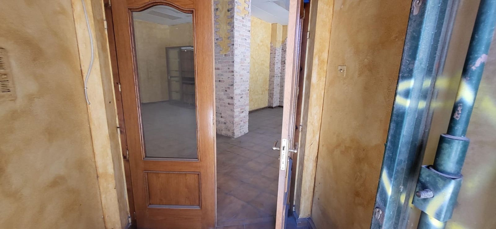 Commercial for sale in Albacete city - € 143,000 (Ref: 9723694)