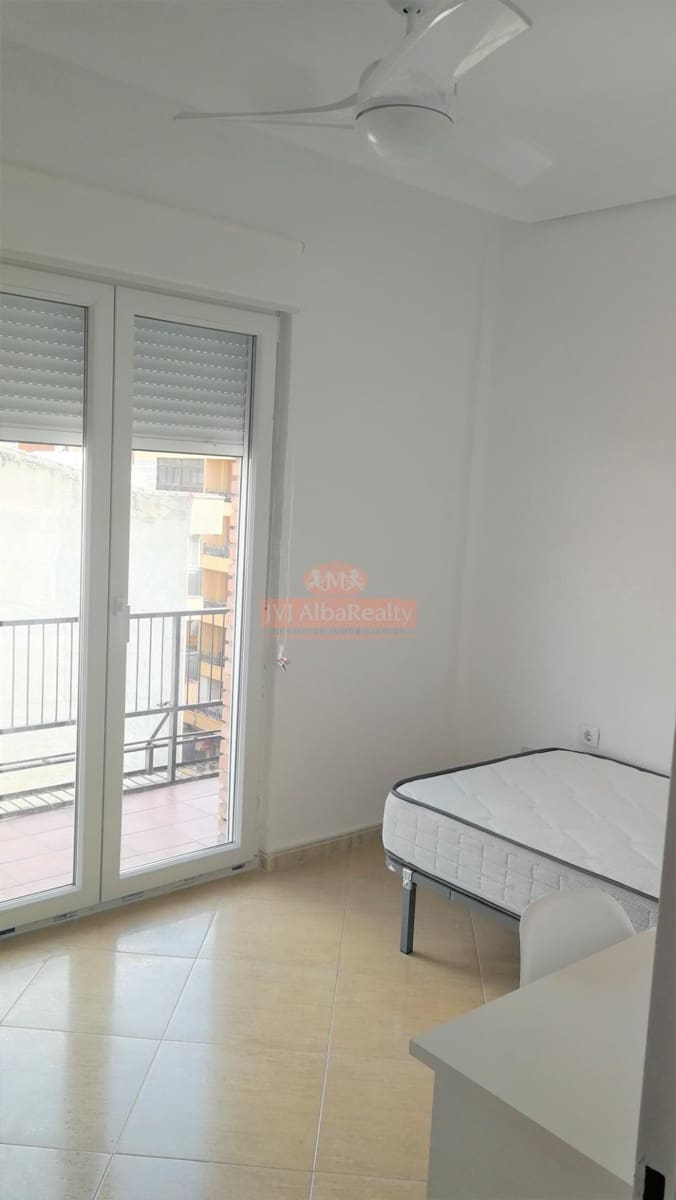 4 bedroom Flat for rent in Albacete city - € 240 (Ref: 9723695)