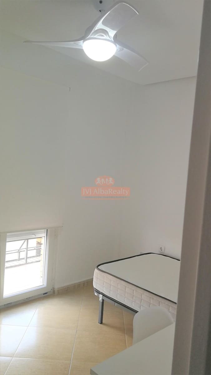 4 bedroom Flat for rent in Albacete city - € 240 (Ref: 9723695)