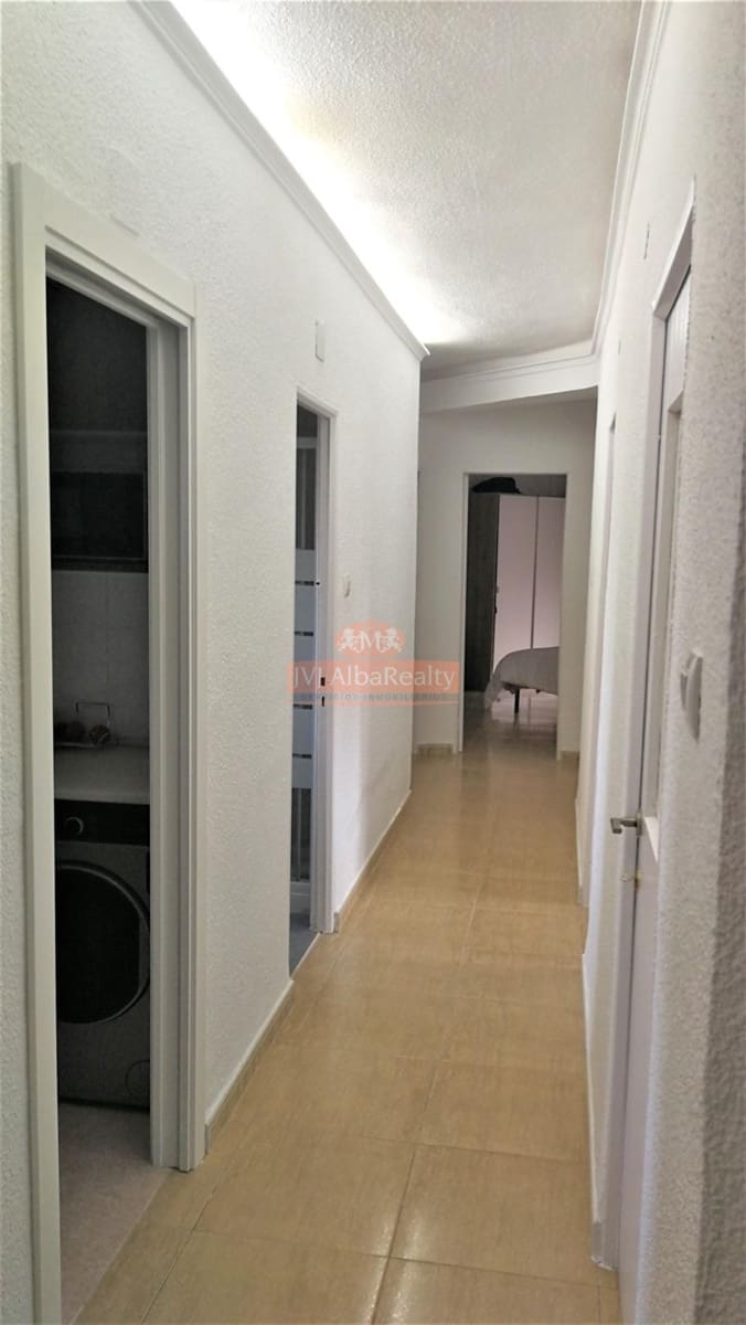 4 bedroom Flat for rent in Albacete city - € 240 (Ref: 9723695)