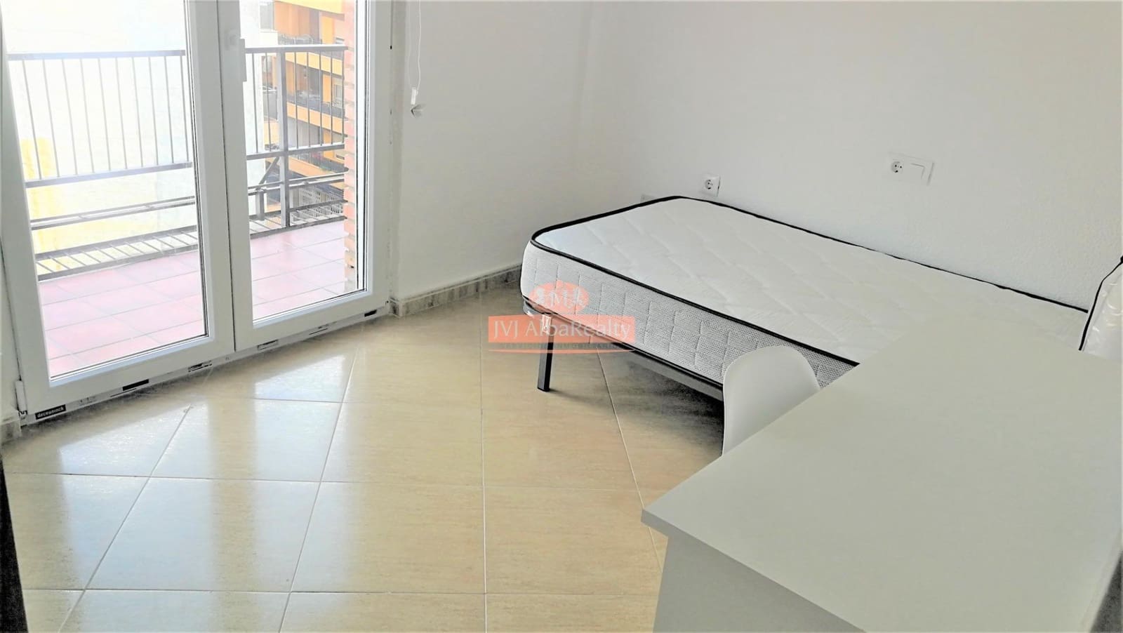 4 bedroom Flat for rent in Albacete city - € 240 (Ref: 9723695)