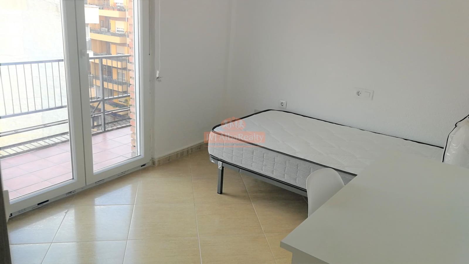 4 bedroom Flat for rent in Albacete city - € 240 (Ref: 9723695)