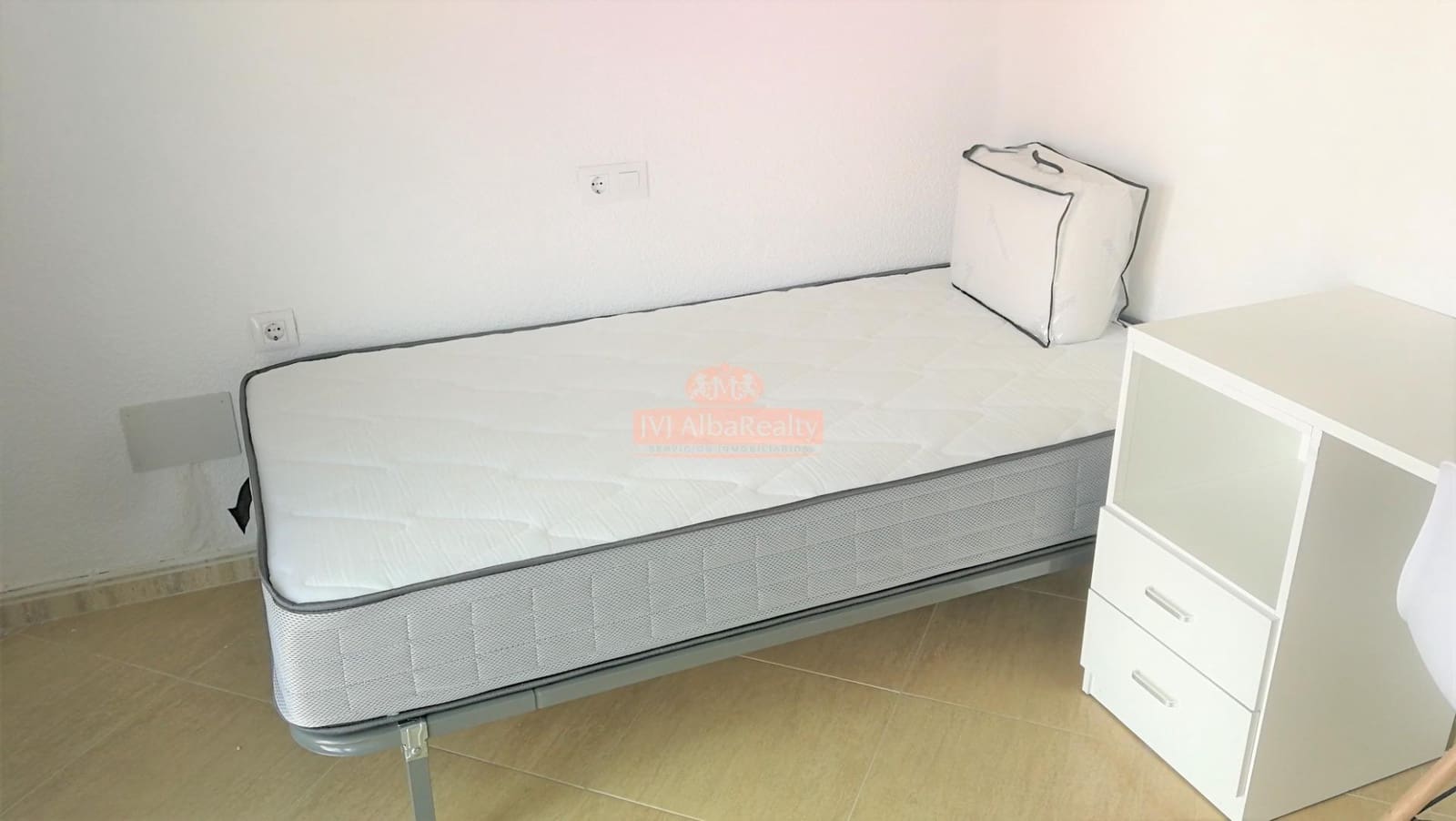 4 bedroom Flat for rent in Albacete city - € 240 (Ref: 9723695)