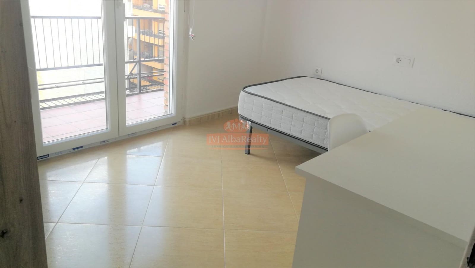 4 bedroom Flat for rent in Albacete city - € 240 (Ref: 9723695)