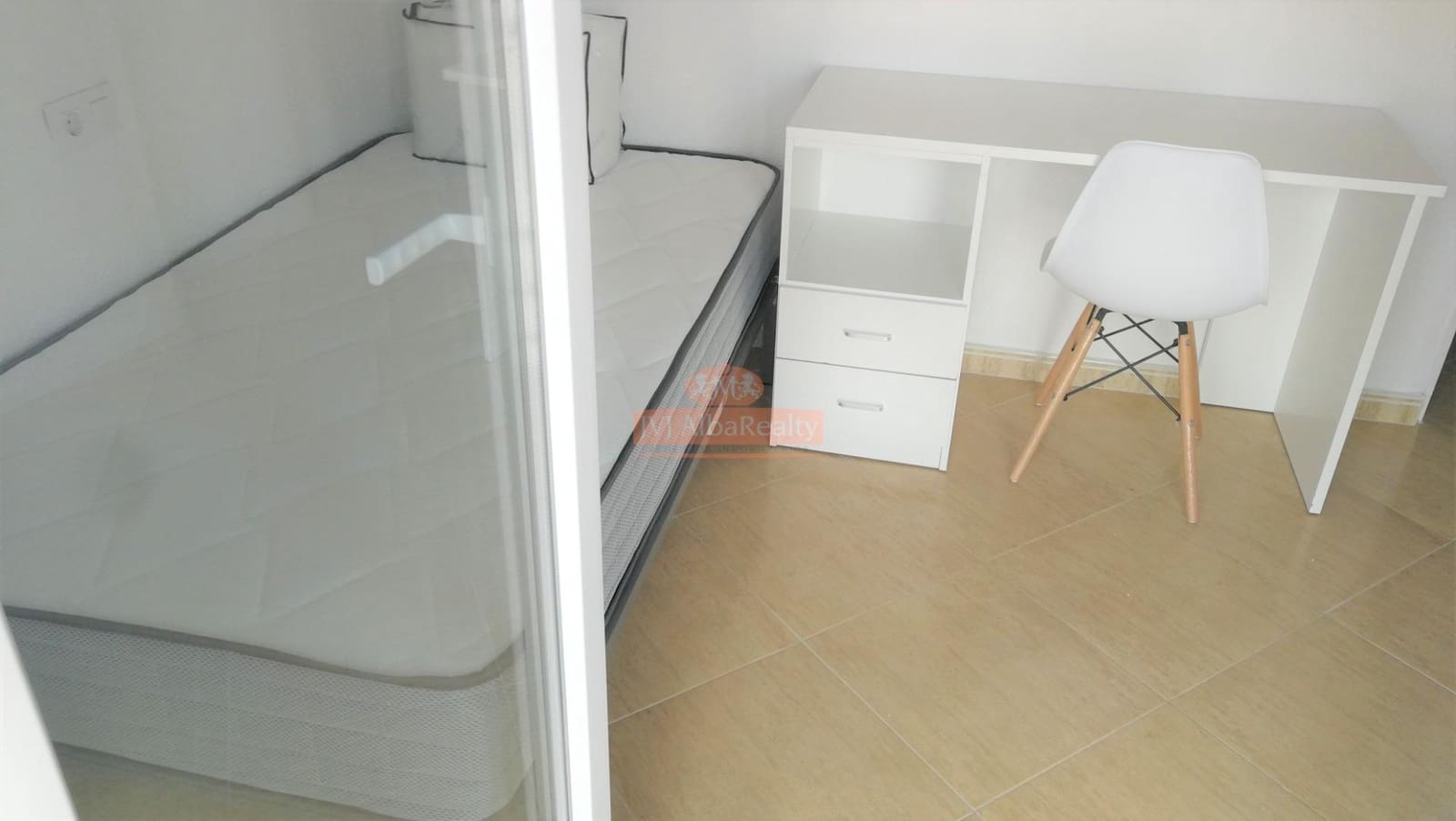 4 bedroom Flat for rent in Albacete city - € 240 (Ref: 9723695)