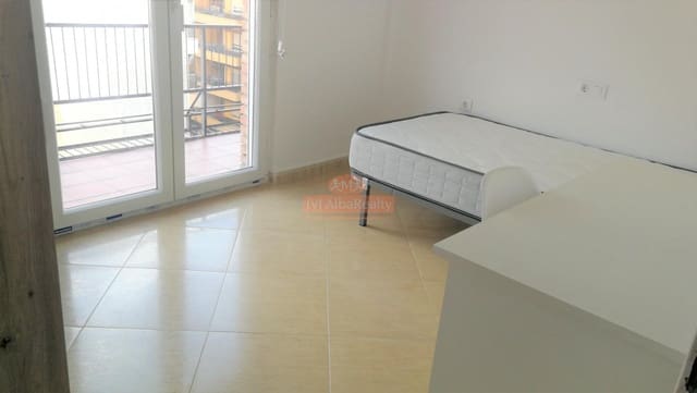 4 bedroom Flat for rent in Albacete city - € 240 (Ref: 9723695)