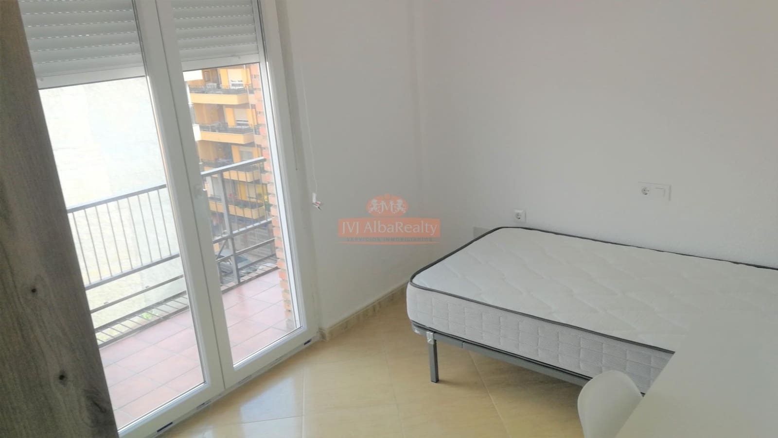 4 bedroom Flat for rent in Albacete city - € 240 (Ref: 9723695)