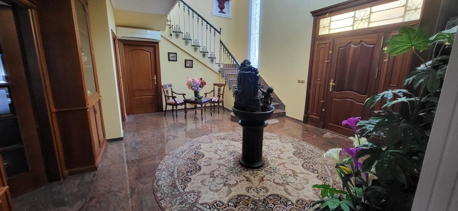 5 bedroom Villa for sale in Albacete city with pool garage - € 1,350,000 (Ref: 9723696)