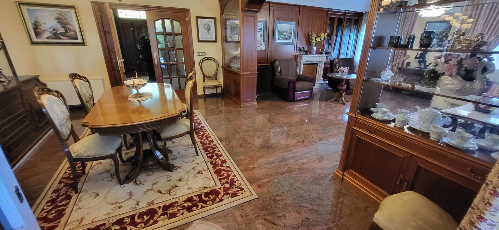 5 bedroom Villa for sale in Albacete city with pool garage - € 1,350,000 (Ref: 9723696)