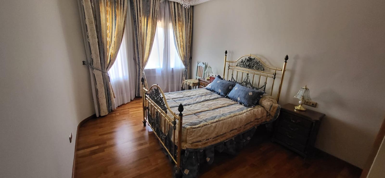 5 bedroom Villa for sale in Albacete city with pool garage - € 1,350,000 (Ref: 9723696)