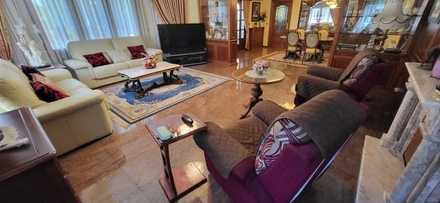 5 bedroom Villa for sale in Albacete city with pool garage - € 1,350,000 (Ref: 9723696)