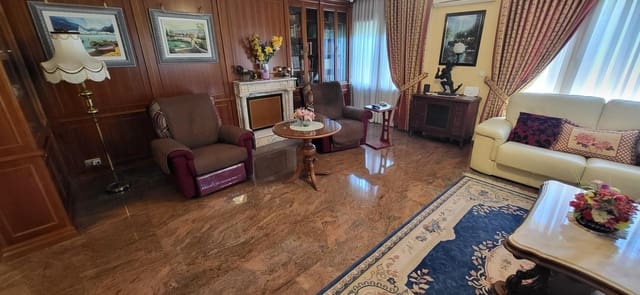 5 bedroom Villa for sale in Albacete city with pool garage - € 1,350,000 (Ref: 9723696)