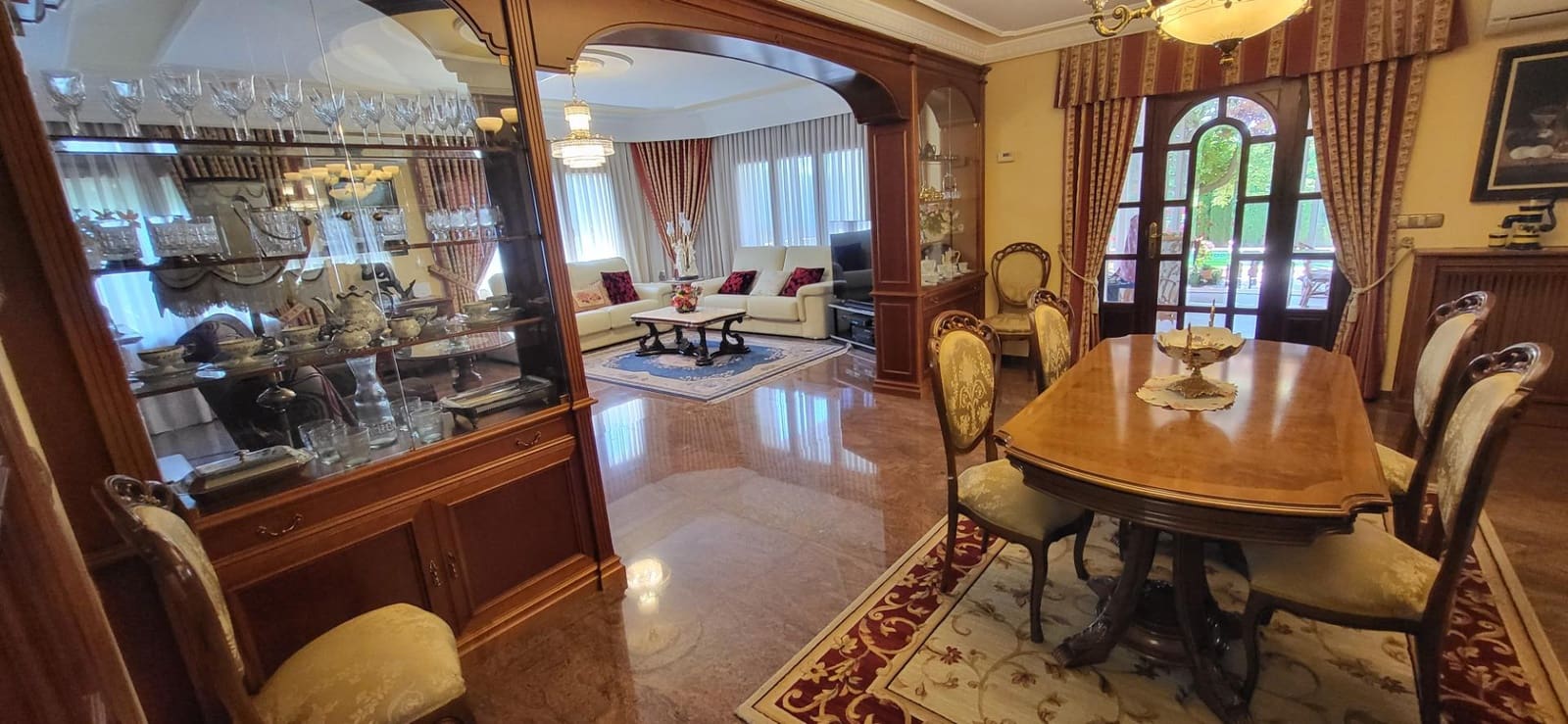 5 bedroom Villa for sale in Albacete city with pool garage - € 1,350,000 (Ref: 9723696)