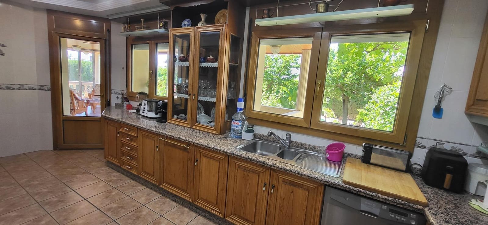 5 bedroom Villa for sale in Albacete city with pool garage - € 1,350,000 (Ref: 9723696)