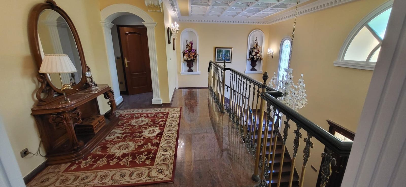 5 bedroom Villa for sale in Albacete city with pool garage - € 1,350,000 (Ref: 9723696)