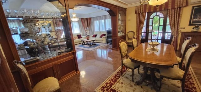 5 bedroom Villa for sale in Albacete city with pool garage - € 1,350,000 (Ref: 9723696)