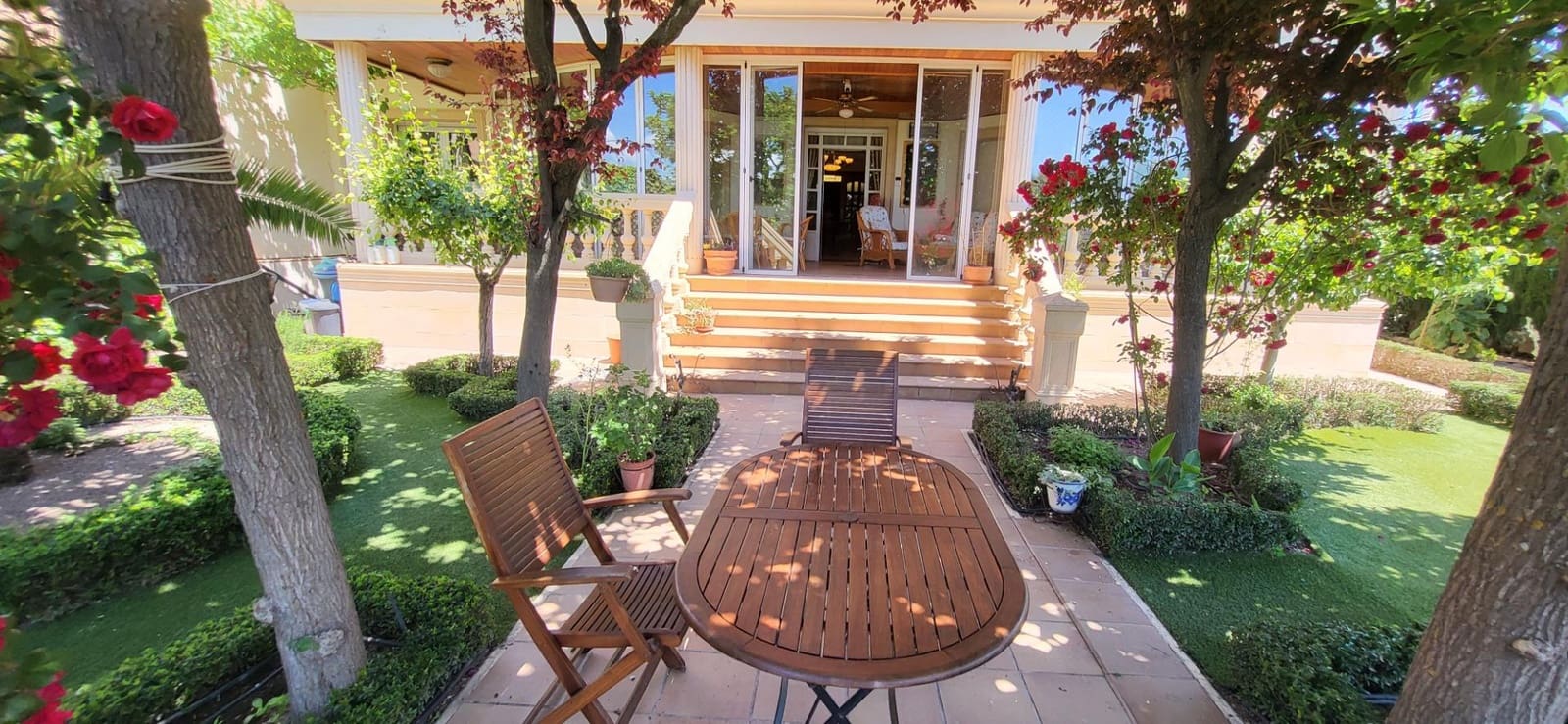 5 bedroom Villa for sale in Albacete city with pool garage - € 1,350,000 (Ref: 9723696)