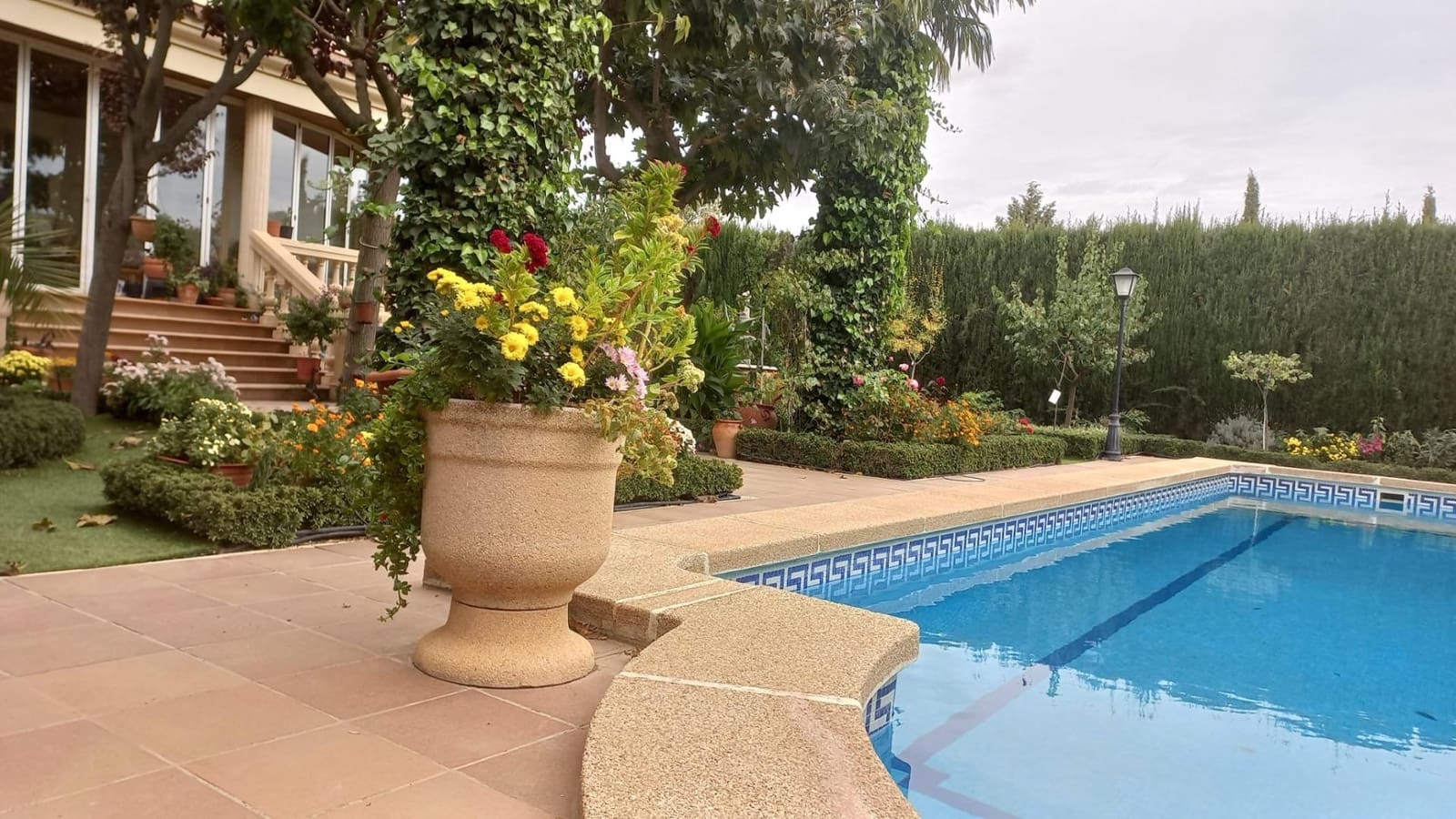 5 bedroom Villa for sale in Albacete city with pool garage - € 1,350,000 (Ref: 9723696)