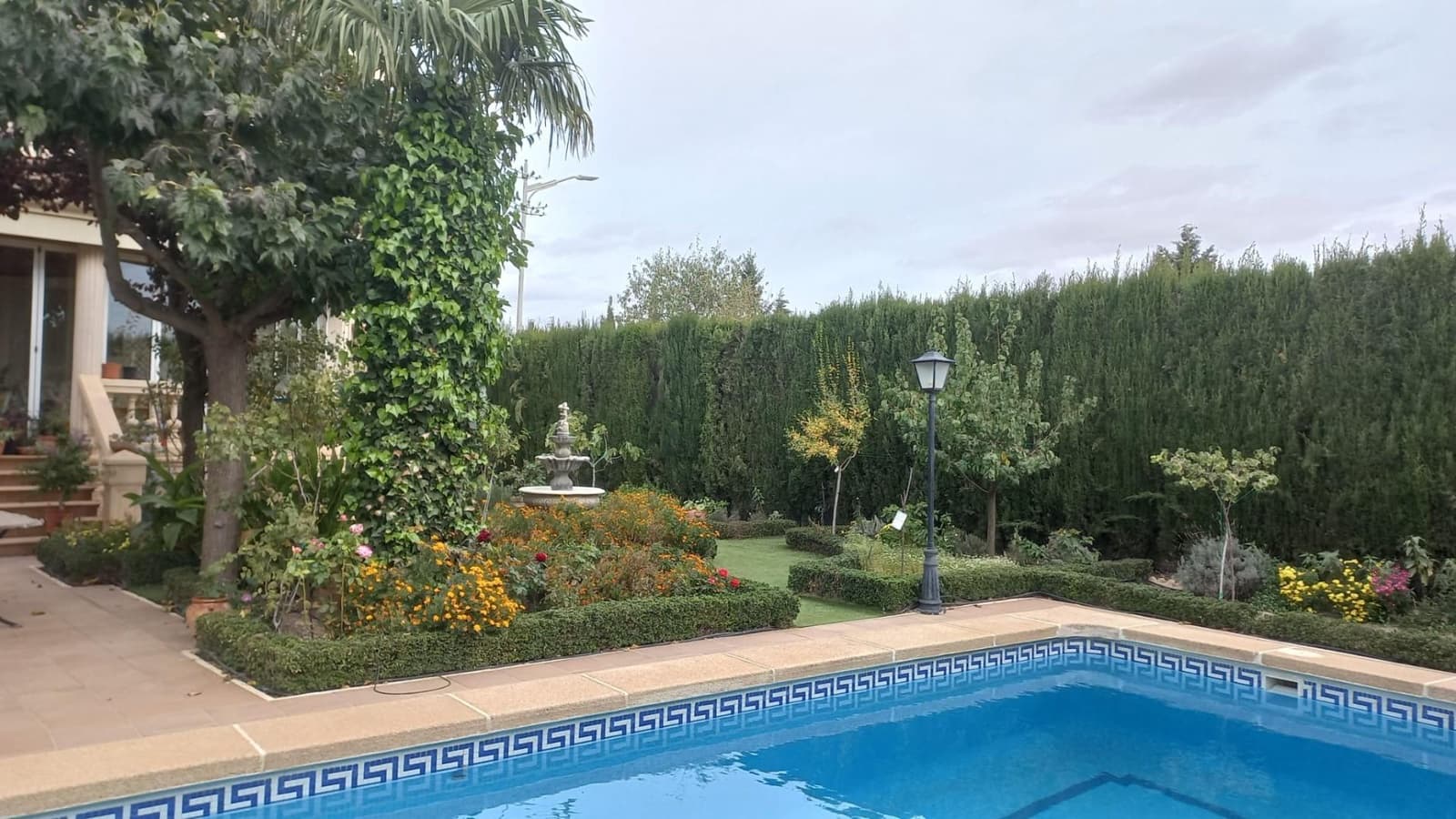 5 bedroom Villa for sale in Albacete city with pool garage - € 1,350,000 (Ref: 9723696)