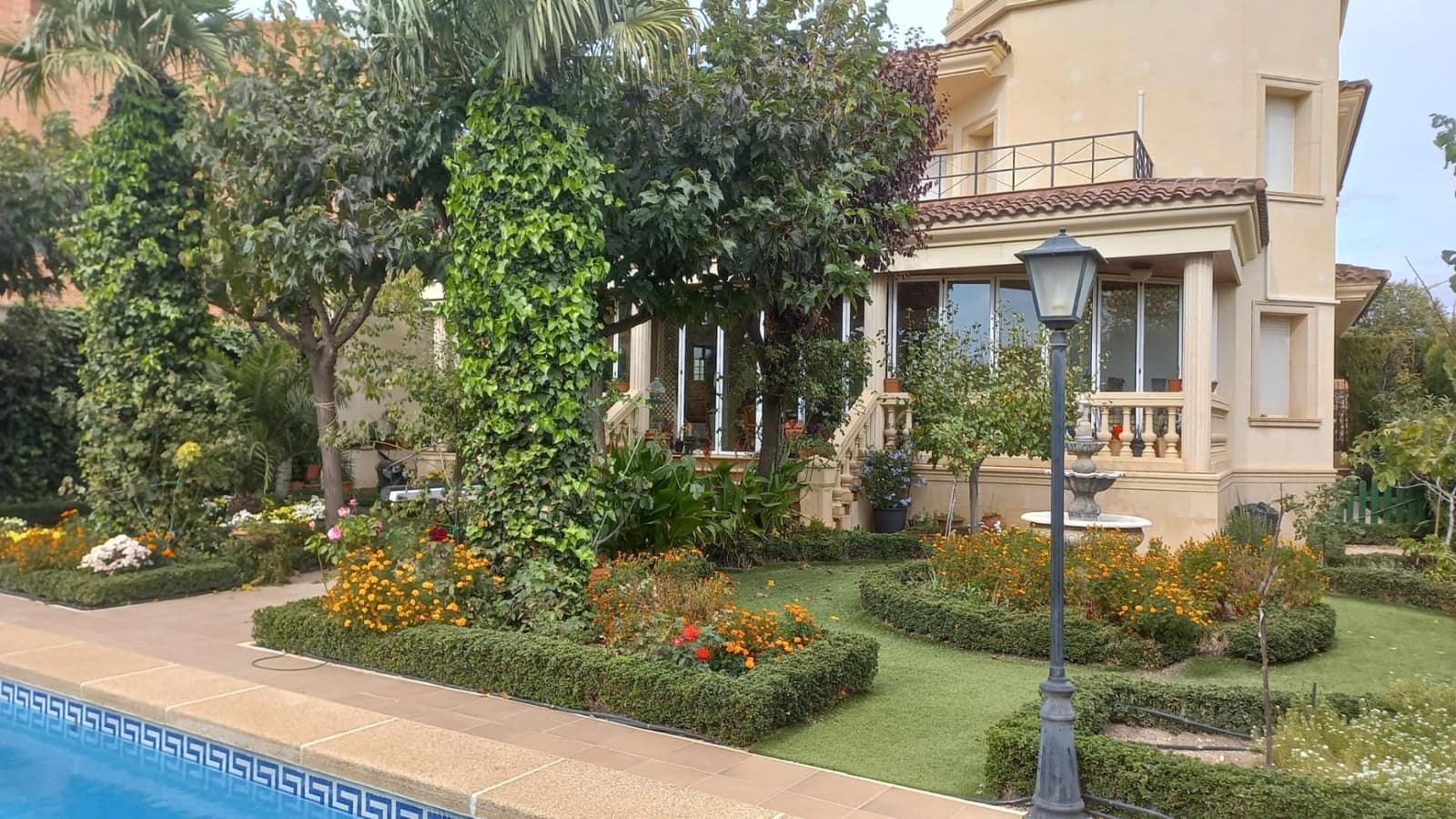 5 bedroom Villa for sale in Albacete city with pool garage - € 1,350,000 (Ref: 9723696)