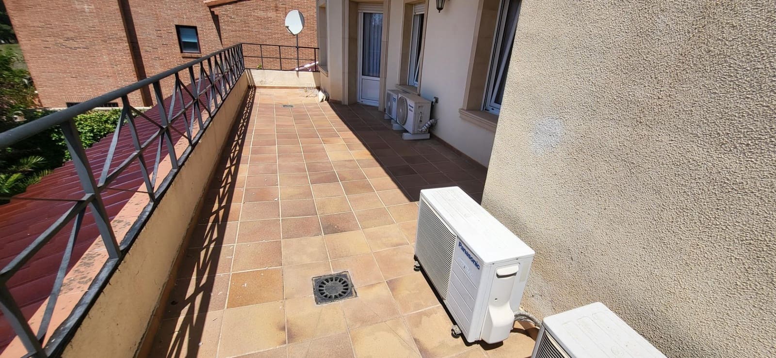 5 bedroom Villa for sale in Albacete city with pool garage - € 1,350,000 (Ref: 9723696)