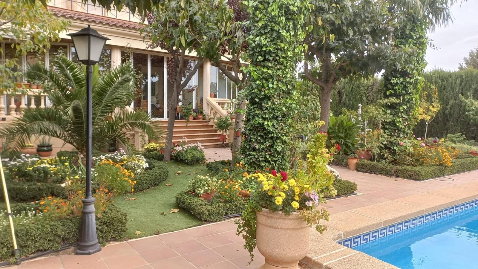 5 bedroom Villa for sale in Albacete city with pool garage - € 1,350,000 (Ref: 9723696)