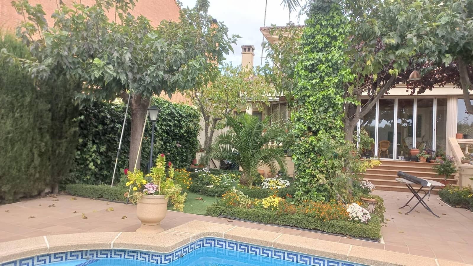 5 bedroom Villa for sale in Albacete city with pool garage - € 1,350,000 (Ref: 9723696)