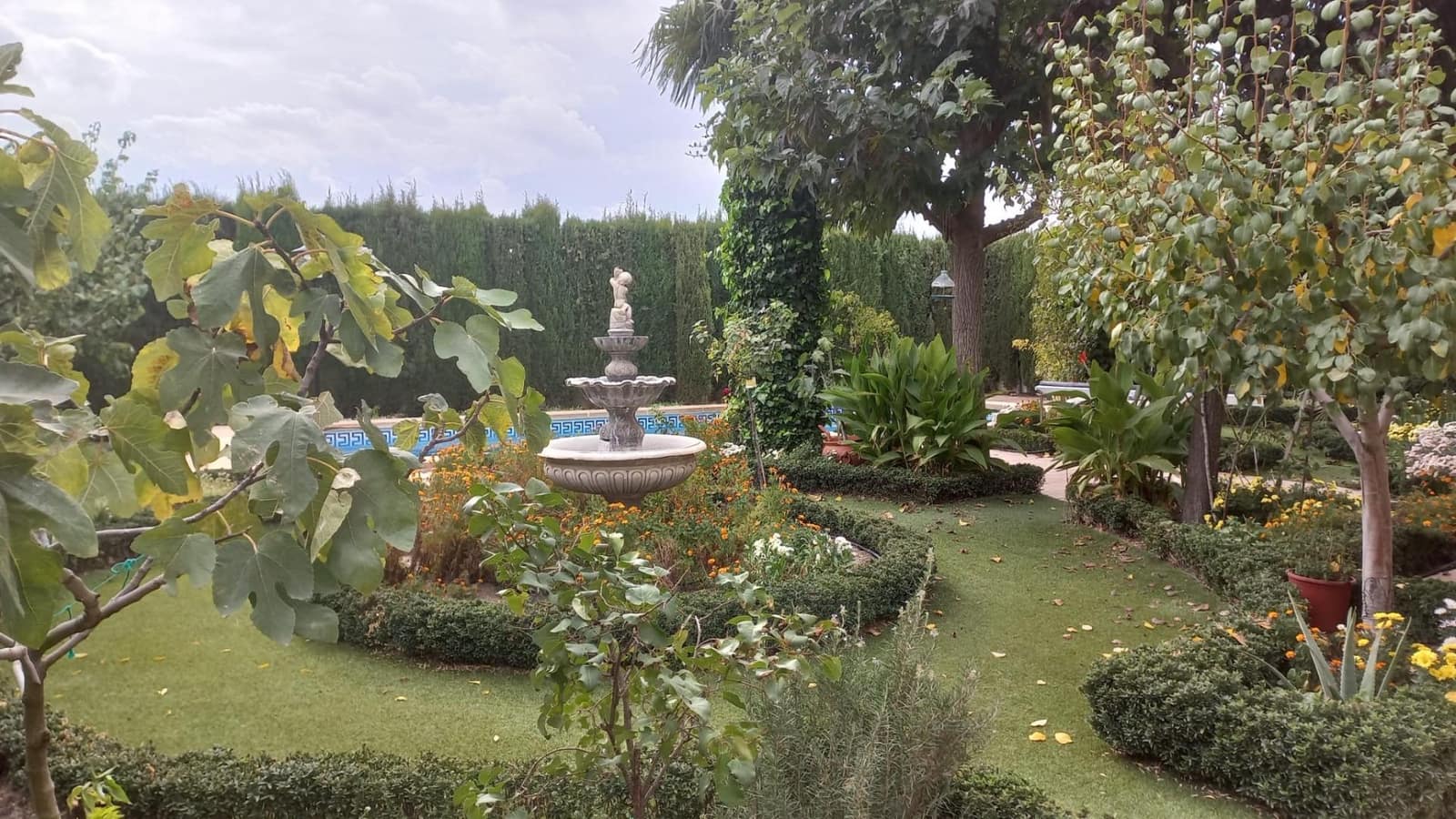 5 bedroom Villa for sale in Albacete city with pool garage - € 1,350,000 (Ref: 9723696)