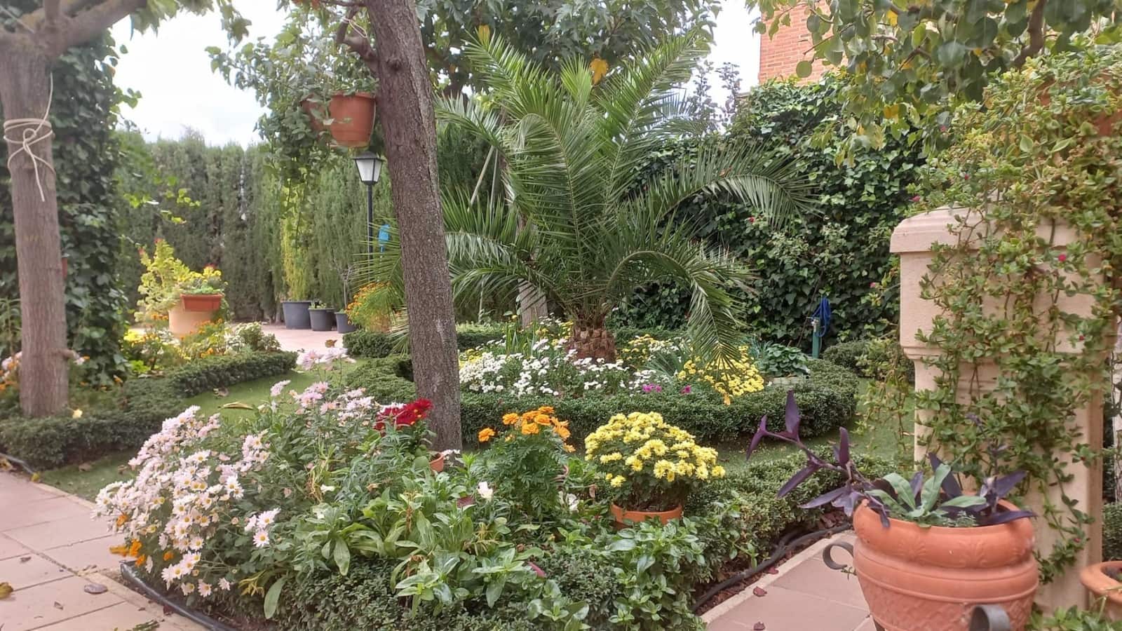 5 bedroom Villa for sale in Albacete city with pool garage - € 1,350,000 (Ref: 9723696)