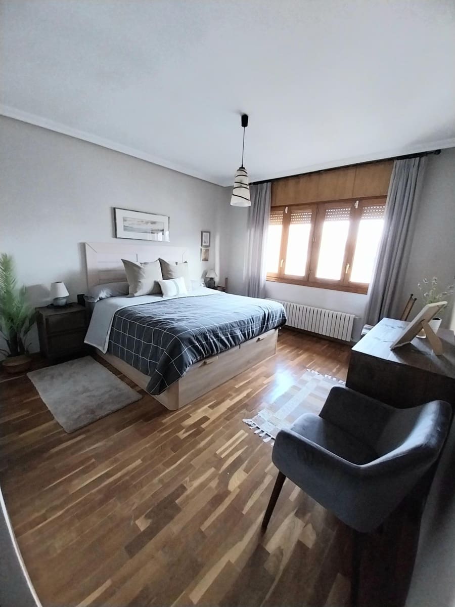 4 bedroom Villa for sale in Albacete city with pool garage - € 695,000 (Ref: 9723698)