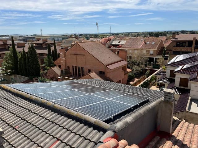 4 bedroom Villa for sale in Albacete city with pool garage - € 695,000 (Ref: 9723698)