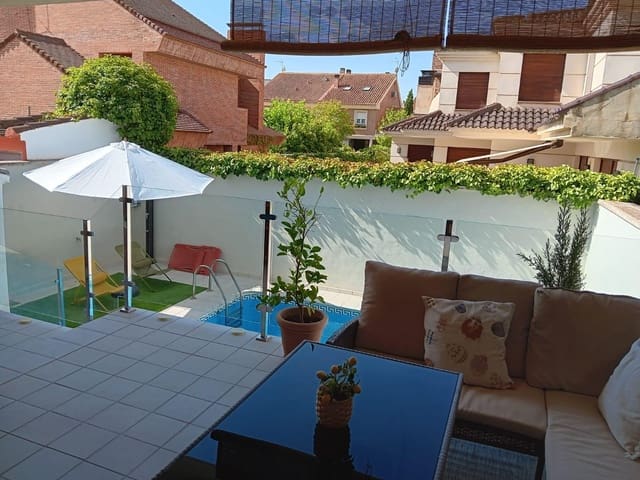 4 bedroom Villa for sale in Albacete city with pool garage - € 695,000 (Ref: 9723698)