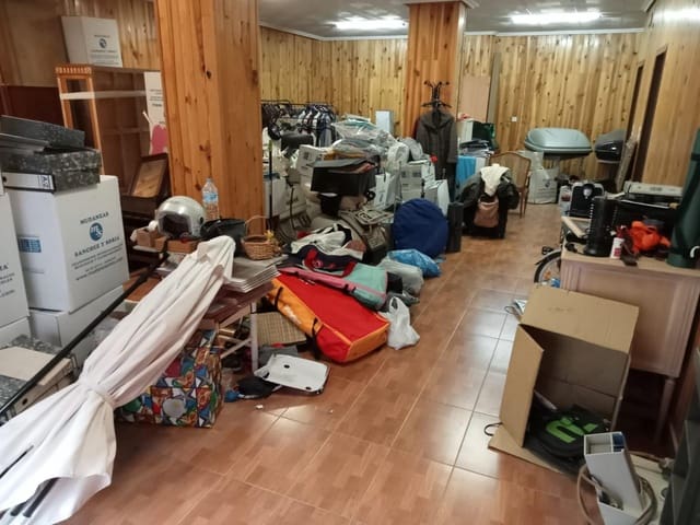 2 bedroom Commercial for sale in Hospital, Albacete city - € 99,000 (Ref: 9723699)