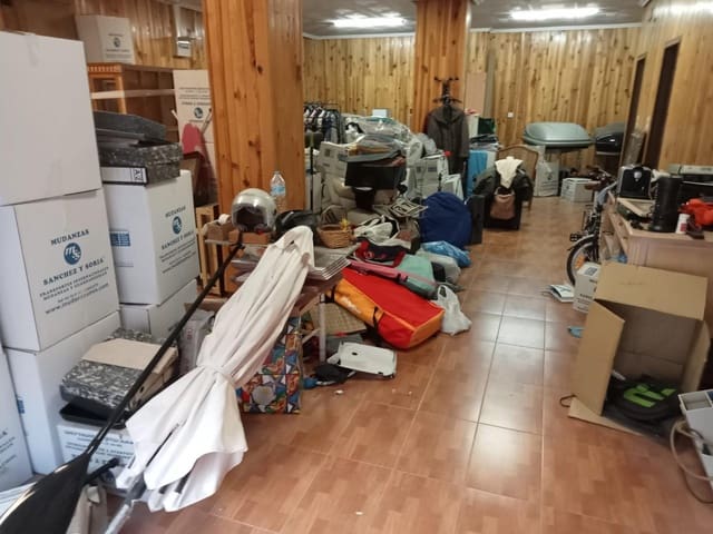 2 bedroom Commercial for sale in Hospital, Albacete city - € 99,000 (Ref: 9723699)