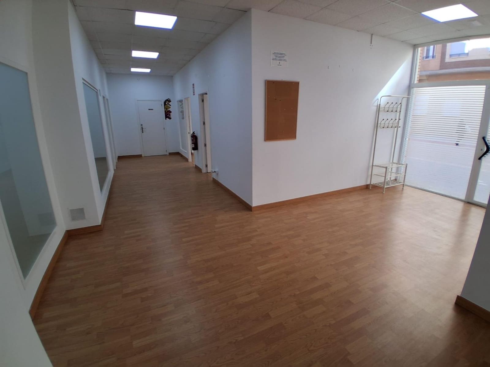 Commercial for sale in Albacete city - € 200,000 (Ref: 9723700)