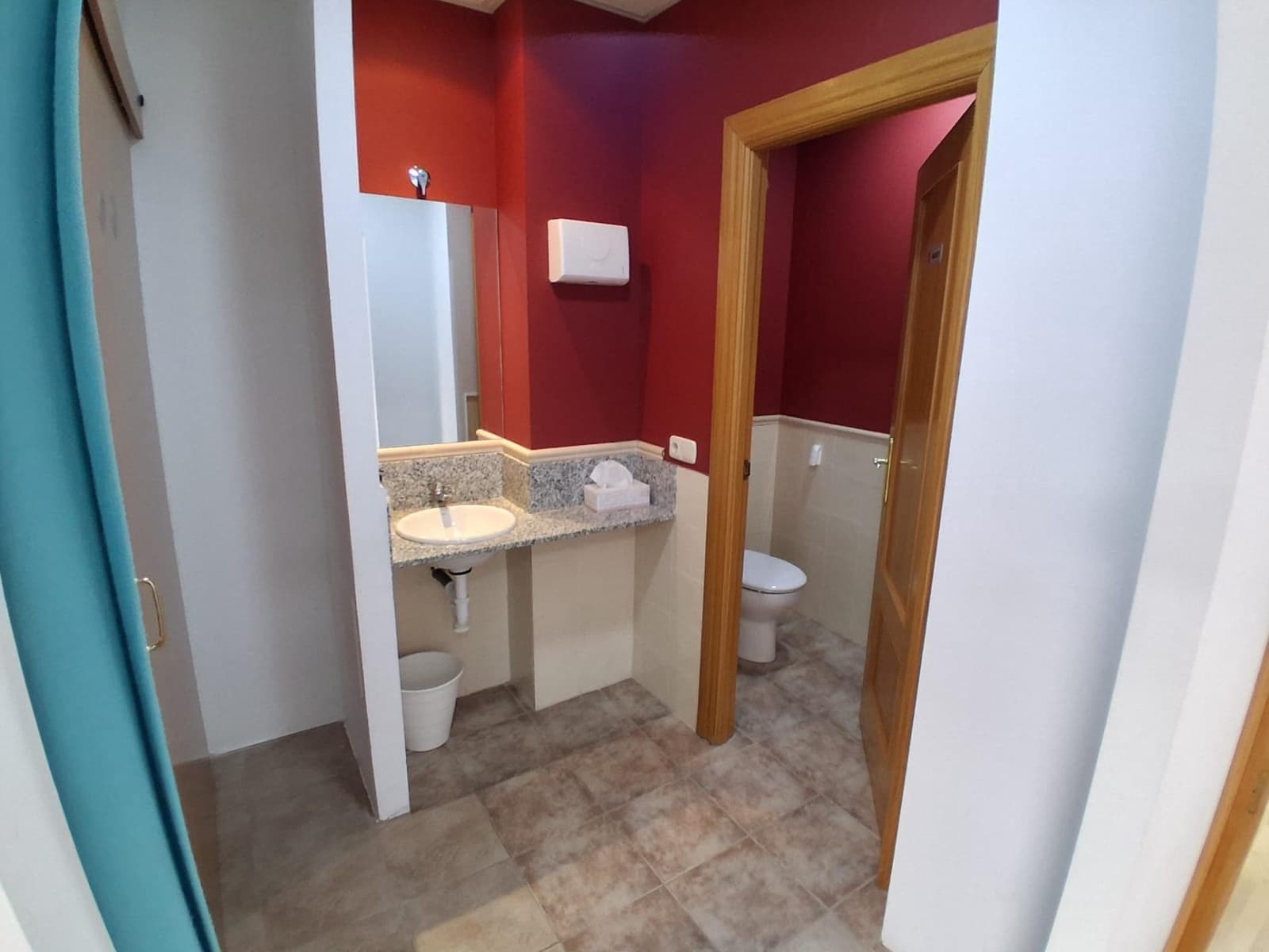 Commercial for sale in Albacete city - € 200,000 (Ref: 9723700)