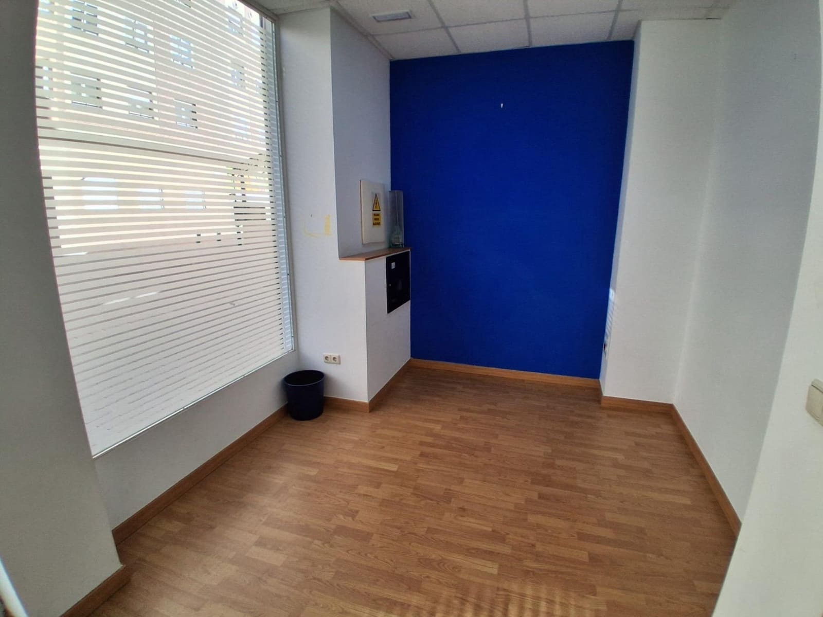 Commercial for sale in Albacete city - € 200,000 (Ref: 9723700)