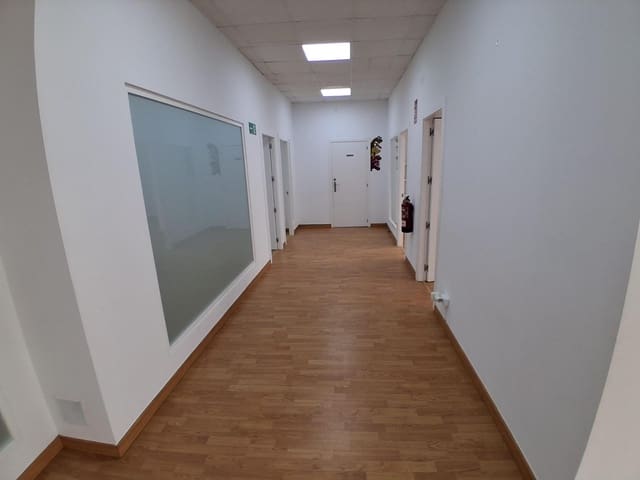 Commercial for sale in Albacete city - € 200,000 (Ref: 9723700)