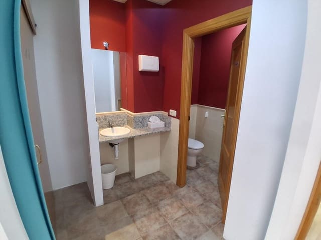 Commercial for sale in Albacete city - € 200,000 (Ref: 9723700)