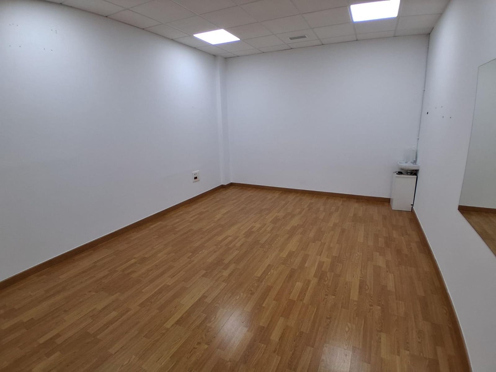 Commercial for sale in Albacete city - € 200,000 (Ref: 9723700)
