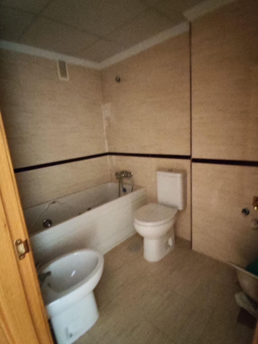 4 bedroom Flat for sale in Albacete city with garage - € 380,000 (Ref: 9723702)