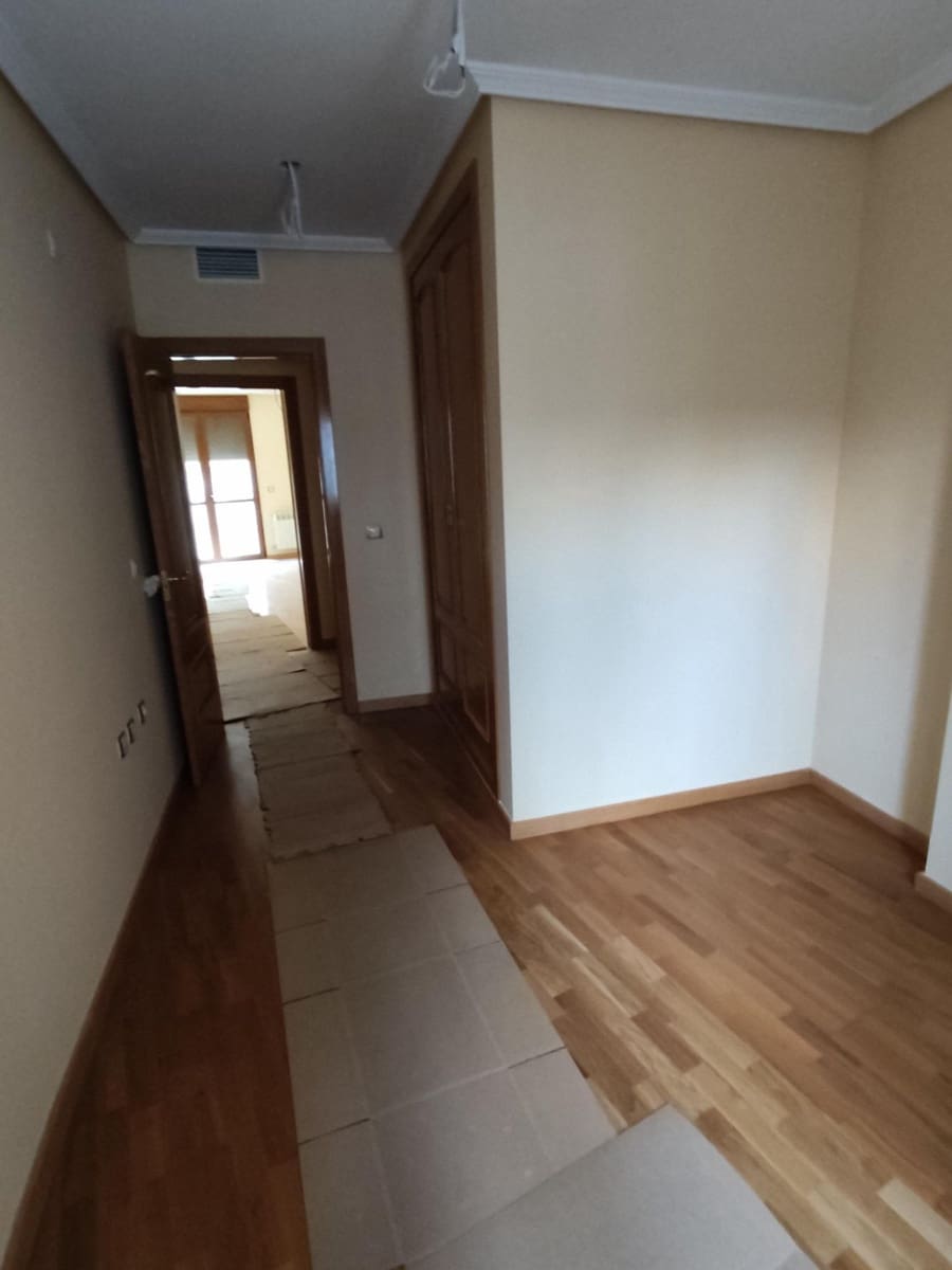 4 bedroom Flat for sale in Albacete city with garage - € 380,000 (Ref: 9723702)