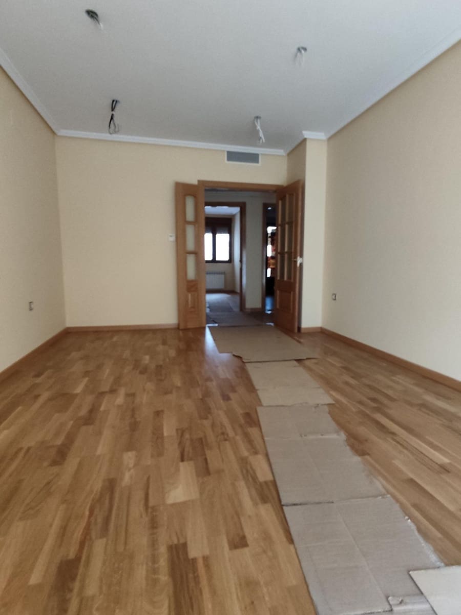 4 bedroom Flat for sale in Albacete city with garage - € 380,000 (Ref: 9723702)